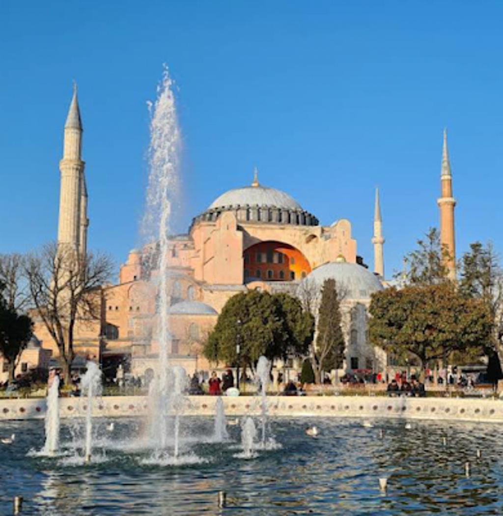 Explore Istanbul, a city full of history and charm in Turkey