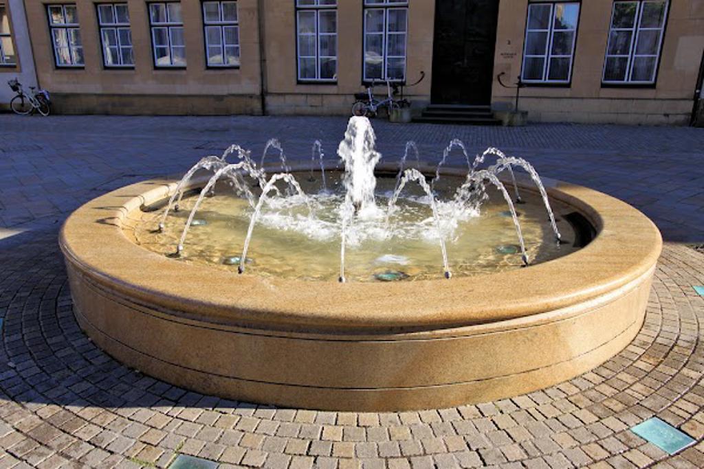 Brunnen am Alten Markt image 6