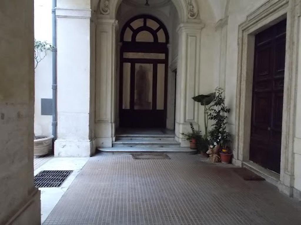 Palazzo Santacroce image 6