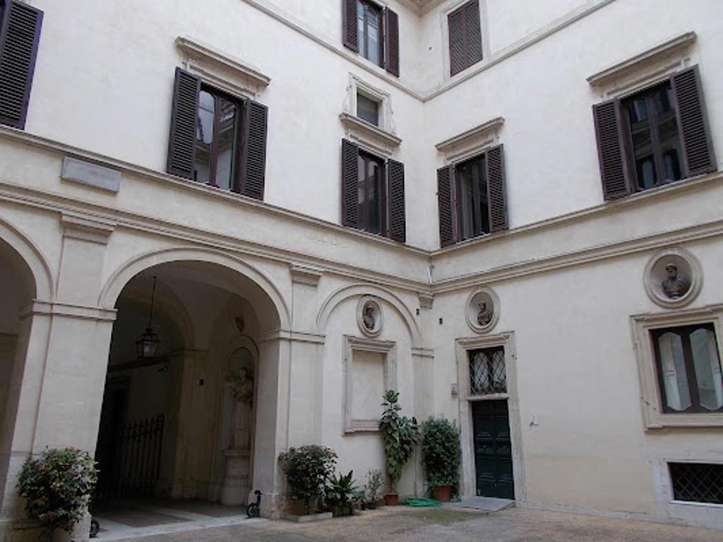 Palazzo Santacroce - Essential thing to do in Rome