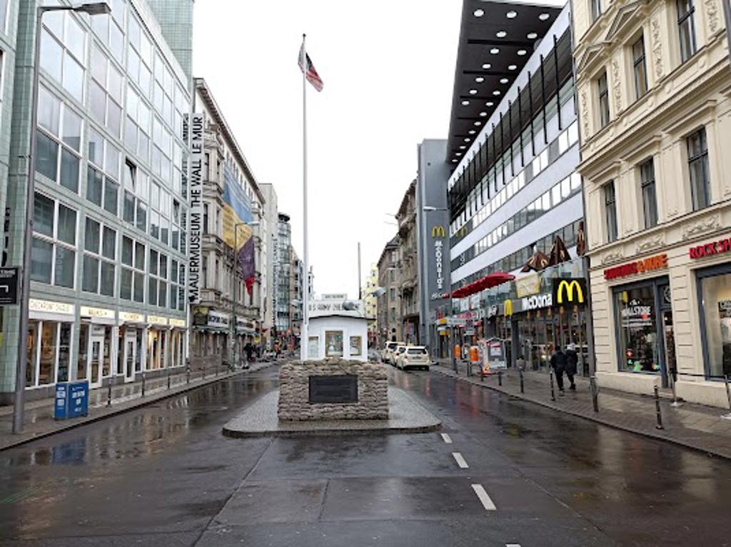 Experience Checkpoint Charlie - Top sight in Berlin