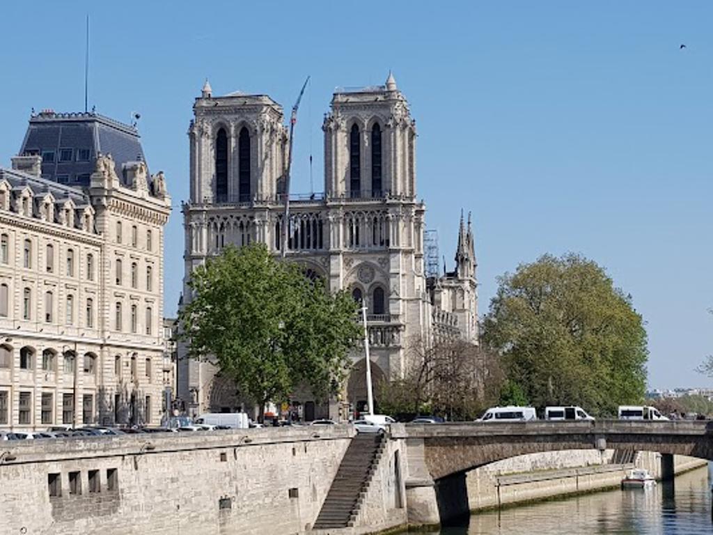 Notre Dame image 3