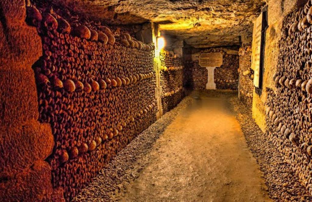 Catacombs of Paris image 2