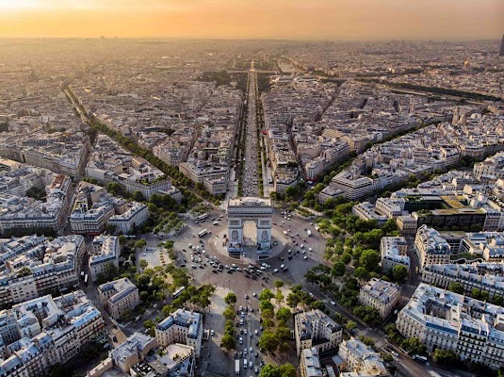 Paris Arc de Triomphe image 2