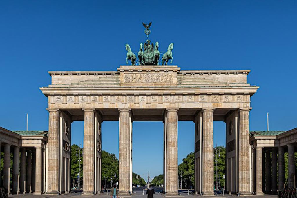 Explore Brandenburger Tor in Berlin, Germany