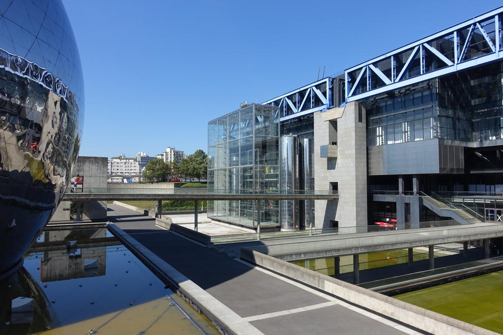 Explore Cité des sciences et de l'industrie in Paris, France