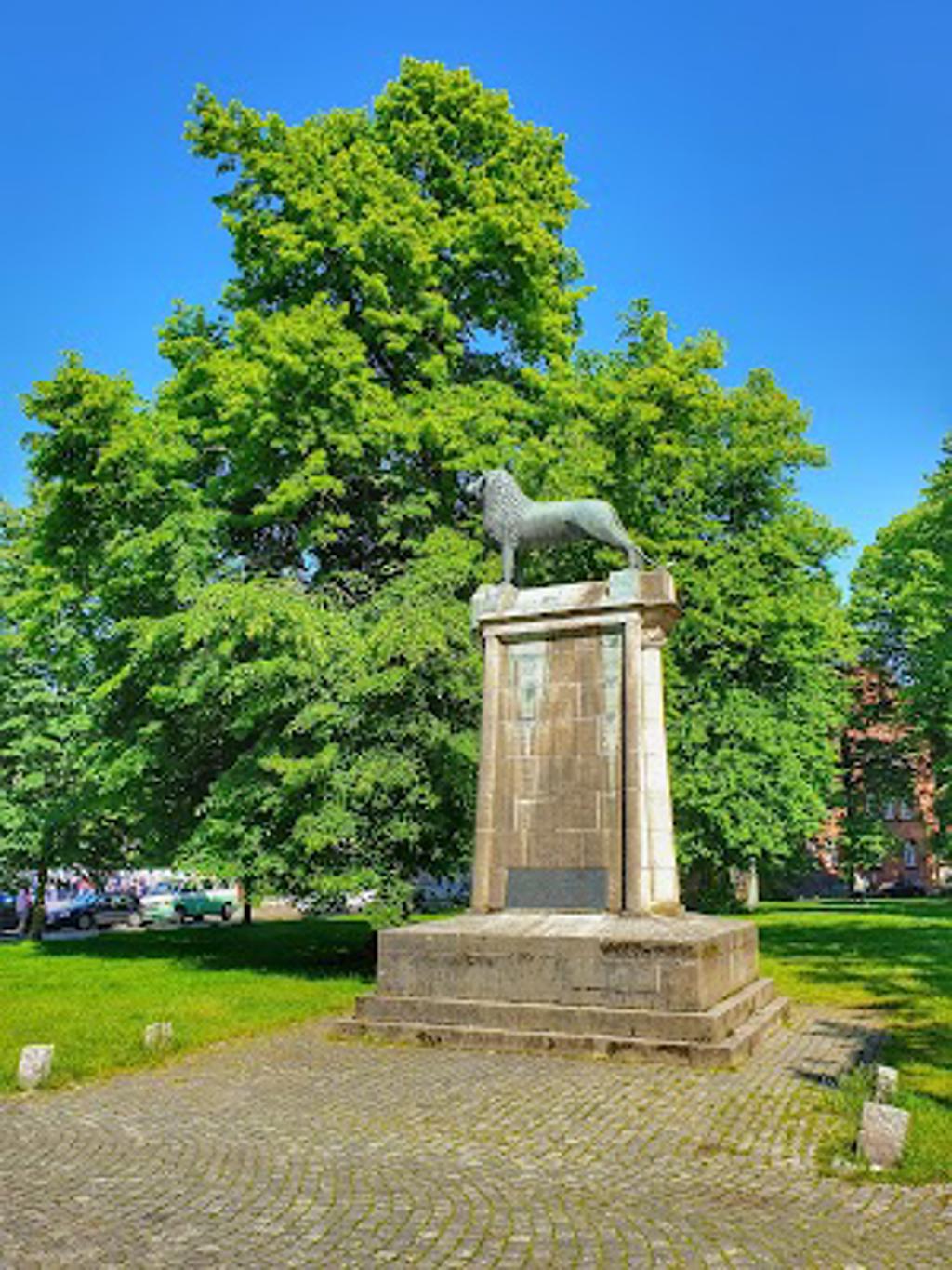 Visit Heinrich-der-löwe-denkmal - Popular attraction in Lübeck, Germany