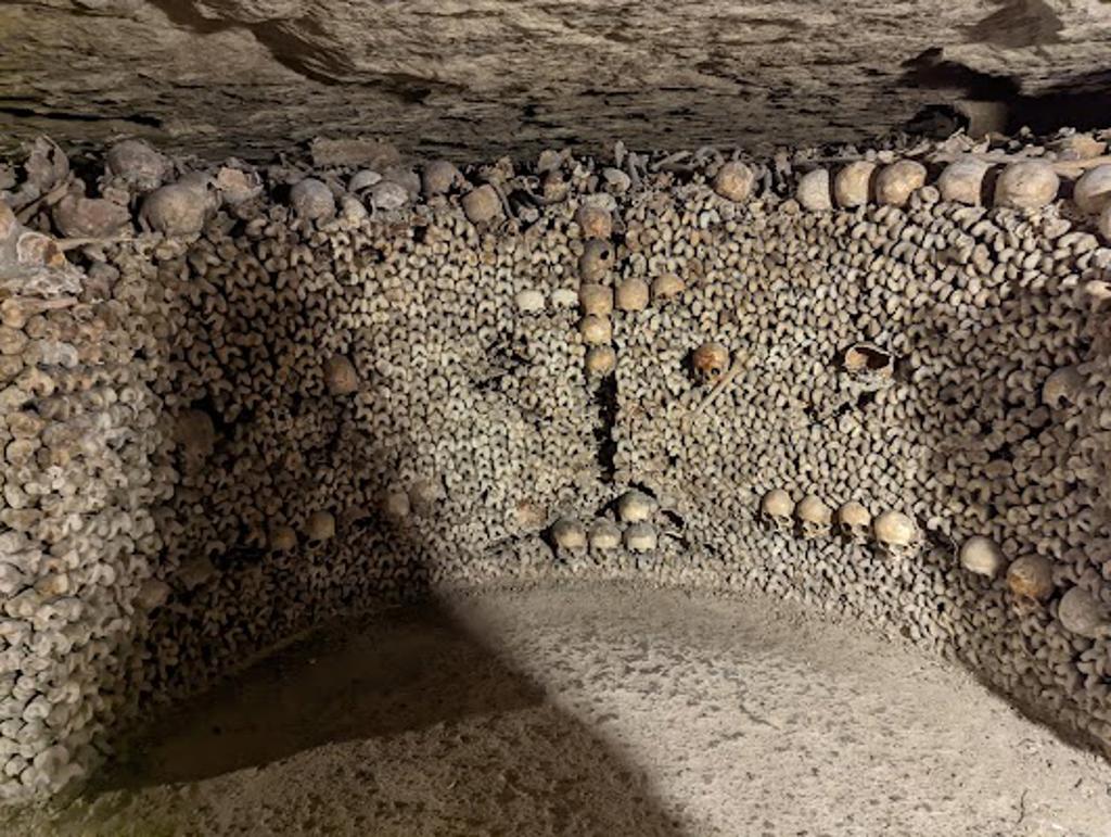 Catacombs of Paris image 3