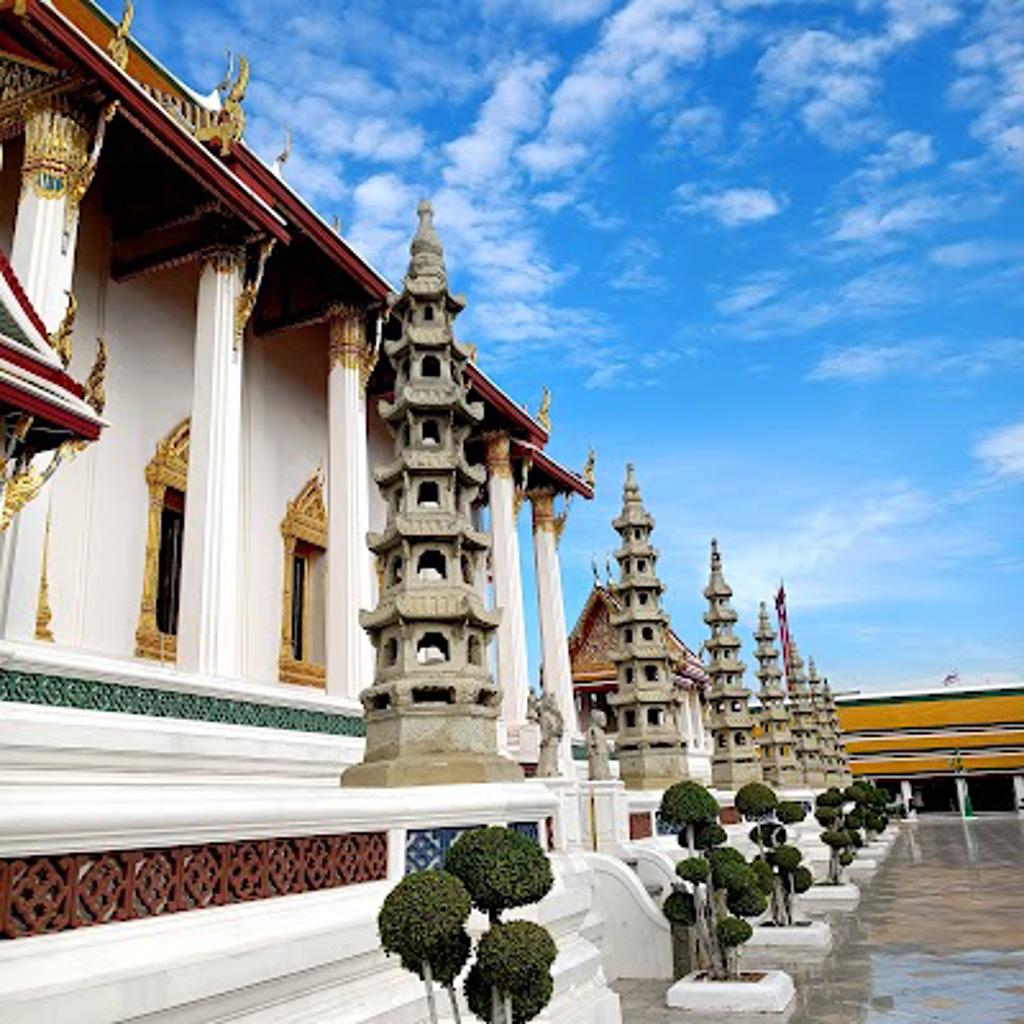 Visit Wat Suthat Thep Wararam Ratchaworamahawihan - Popular attraction in Bangkok, Thailand