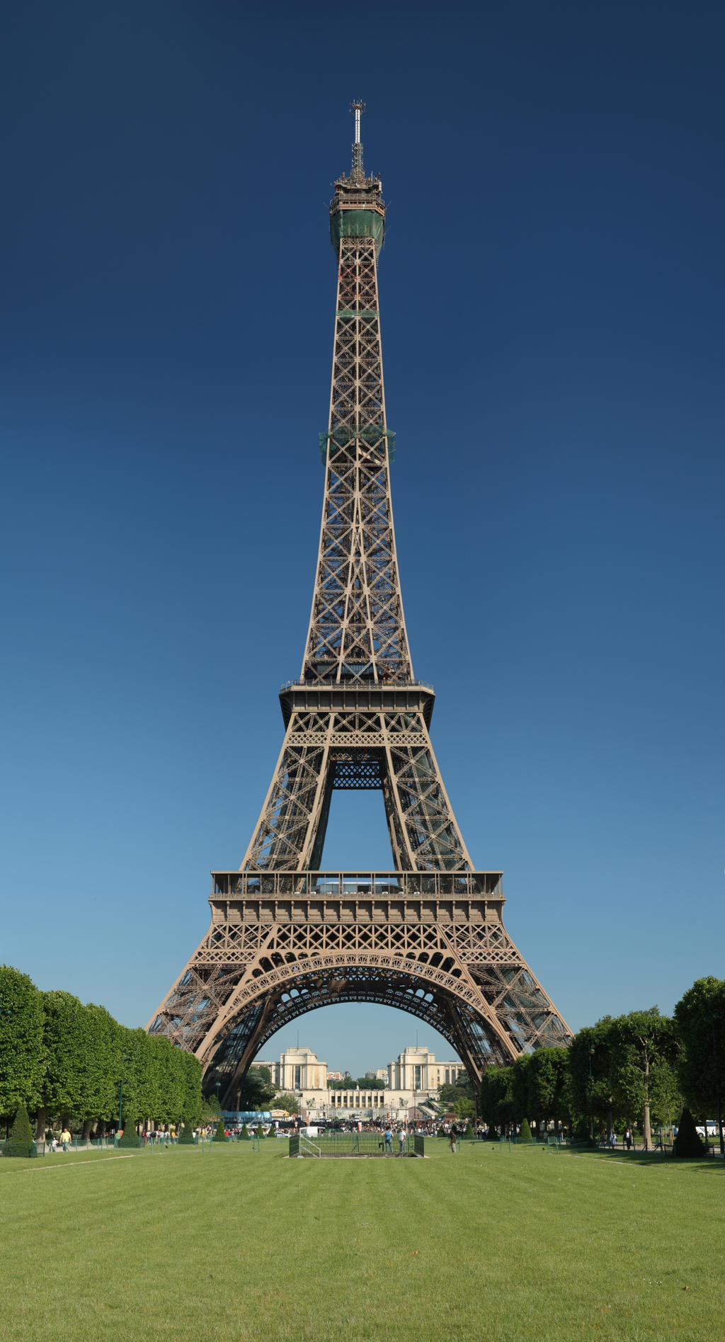 Tour Eiffel - Essential thing to do in Paris